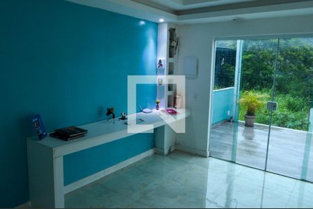 Casa de condomínio à venda com 260m², 4 quartos e 1 vagaEscritório