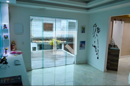 Casa de condomínio à venda com 260m², 4 quartos e 1 vagaEscritório