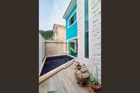 Casa de condomínio à venda com 260m², 4 quartos e 1 vagaPiscina