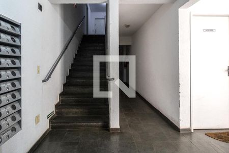 Apartamento à venda com 55m², 2 quartos e 1 vagaEscada