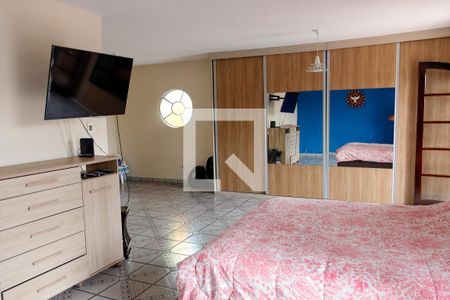 Casa à venda com 480m², 5 quartos e 6 vagasQuarto 4 - Suíte