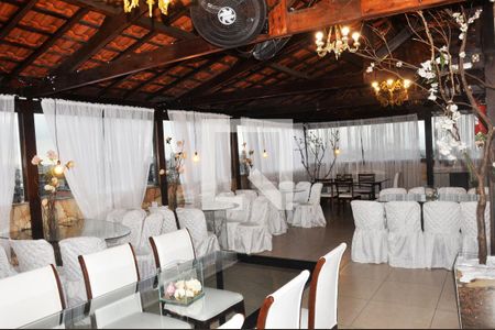 Casa à venda com 600m², 5 quartos e 6 vagas Casa à venda com 600m², 5 quartos e 6 vagasDetalhe - Salão 02