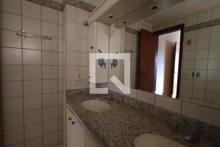 Apartamento para alugar com 246m², 5 quartos e 2 vagasBanheiro da Suíte 3