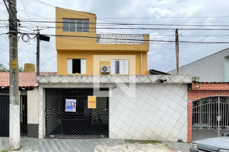 Casa à venda com 279m², 4 quartos e 2 vagas Casa à venda com 279m², 4 quartos e 2 vagasFachada