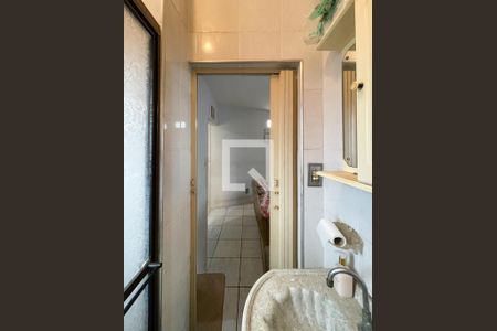 Casa à venda com 279m², 4 quartos e 2 vagas Casa à venda com 279m², 4 quartos e 2 vagasEdícula - Banheiro Social