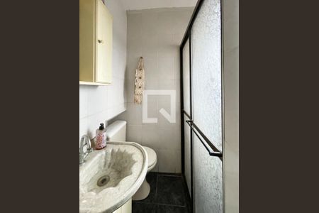 Casa à venda com 279m², 4 quartos e 2 vagas Casa à venda com 279m², 4 quartos e 2 vagasEdícula - Banheiro Social