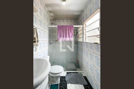 Casa à venda com 279m², 4 quartos e 2 vagas Casa à venda com 279m², 4 quartos e 2 vagasEdícula - Banheiro da suíte