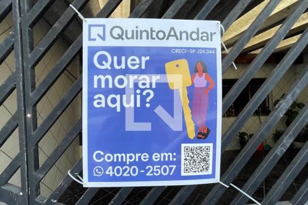 Casa à venda com 279m², 4 quartos e 2 vagas Casa à venda com 279m², 4 quartos e 2 vagasFachada