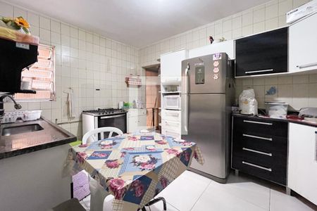 Casa à venda com 279m², 4 quartos e 2 vagas Casa à venda com 279m², 4 quartos e 2 vagasCozinha