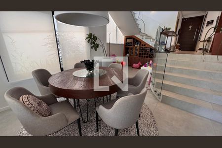 Casa de condomínio à venda com 250m², 3 quartos e 4 vagasSala de Jantar