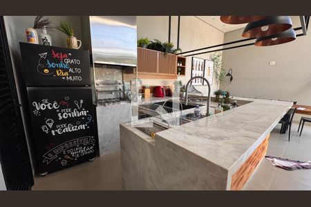 Casa de condomínio à venda com 250m², 3 quartos e 4 vagasChurrasqueira