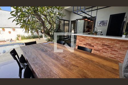 Casa de condomínio à venda com 250m², 3 quartos e 4 vagasQuintal