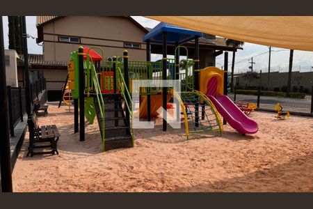 Casa de condomínio à venda com 250m², 3 quartos e 4 vagasÁrea comum - Playground