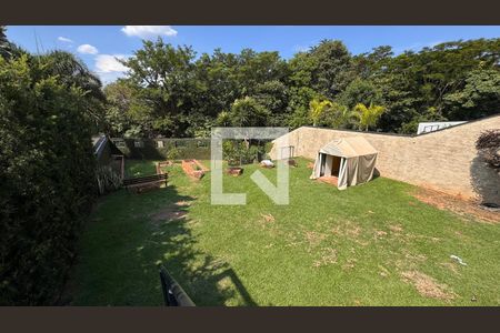 Casa de condomínio à venda com 250m², 3 quartos e 4 vagasQuintal