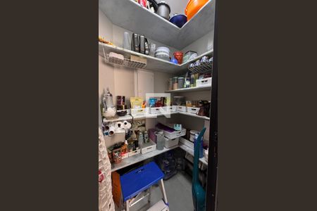 Casa de condomínio à venda com 250m², 3 quartos e 4 vagasDespensa