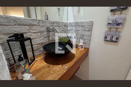 Casa de condomínio à venda com 250m², 3 quartos e 4 vagasLavabo