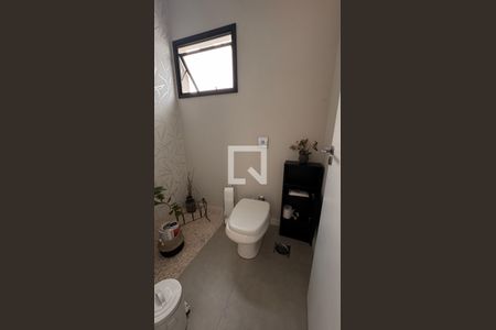 Casa de condomínio à venda com 250m², 3 quartos e 4 vagasLavabo