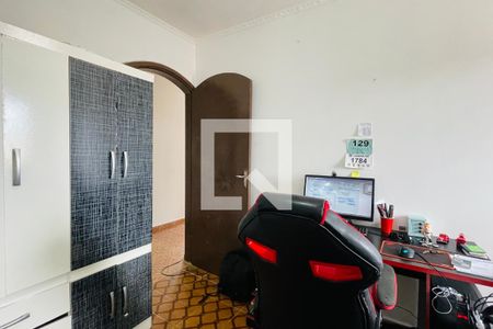 Casa à venda com 320m², 6 quartos e 3 vagas Casa à venda com 320m², 6 quartos e 3 vagasQuarto 2