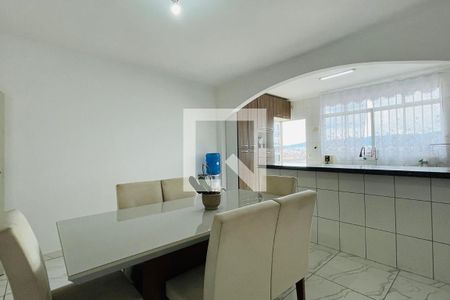 Casa à venda com 320m², 6 quartos e 3 vagas Casa à venda com 320m², 6 quartos e 3 vagasCozinha