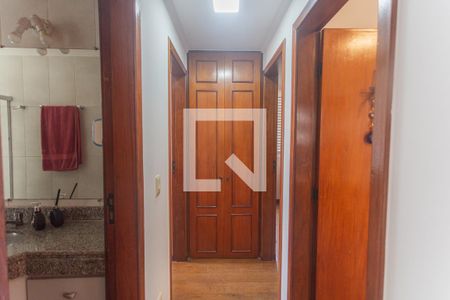 Corredor de apartamento à venda com 3 quartos, 110m² em Santo Antônio, Belo Horizonte