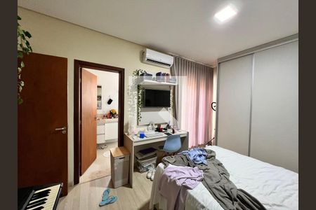 Casa de condomínio à venda com 250m², 3 quartos e 2 vagasQuarto Suíte 2