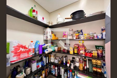 Casa de condomínio à venda com 250m², 3 quartos e 2 vagasDespensa