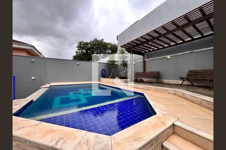 Casa de condomínio à venda com 250m², 3 quartos e 2 vagasPiscina