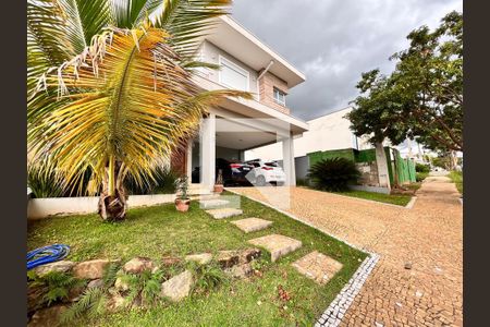 Casa de condomínio à venda com 250m², 3 quartos e 2 vagasFachada
