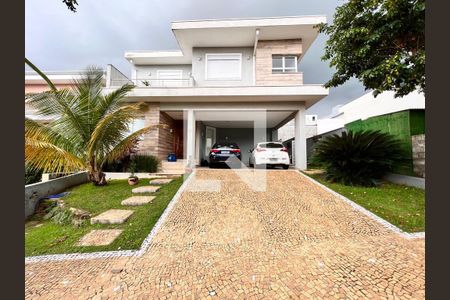 Casa de condomínio à venda com 250m², 3 quartos e 2 vagasFachada