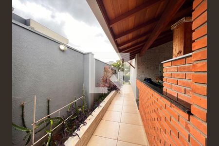 Casa de condomínio à venda com 250m², 3 quartos e 2 vagasCorredor - Quintal