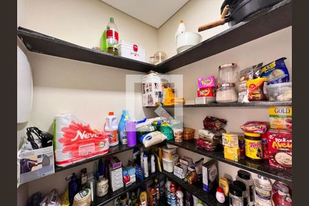 Casa de condomínio à venda com 250m², 3 quartos e 2 vagasDespensa