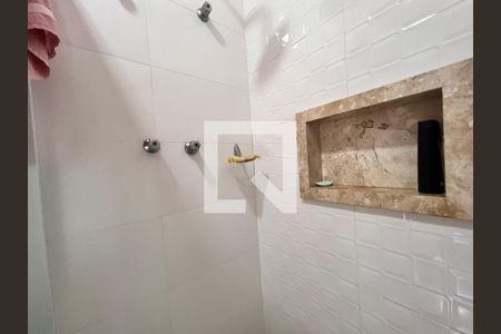 Casa de condomínio à venda com 250m², 3 quartos e 2 vagasBanheiro de Serviço