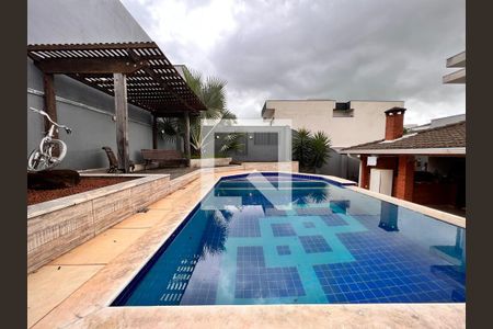 Casa de condomínio à venda com 250m², 3 quartos e 2 vagasPiscina