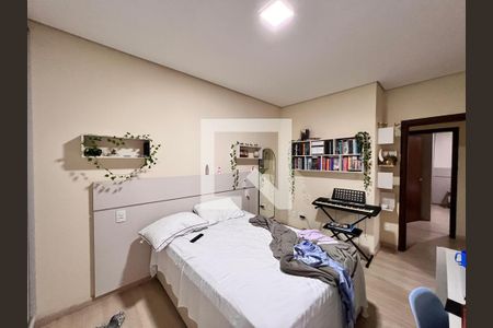 Casa de condomínio à venda com 250m², 3 quartos e 2 vagasQuarto Suíte 2