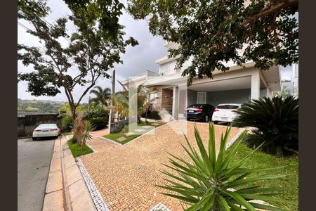 Casa de condomínio à venda com 250m², 3 quartos e 2 vagasFachada