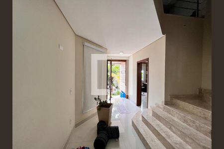 Sala de Estar de casa de condomínio à venda com 3 quartos, 250m² em Swiss Park, Campinas