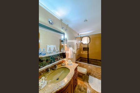 Apartamento à venda com 219m², 4 quartos e 3 vagasBanheiro da Suíte 3