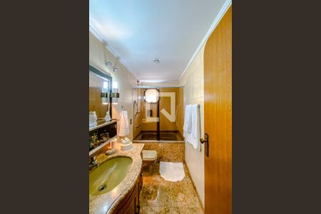 Apartamento à venda com 219m², 4 quartos e 3 vagasBanheiro da Suíte 3