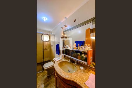 Apartamento à venda com 219m², 4 quartos e 3 vagasBanheiro da Suíte 2