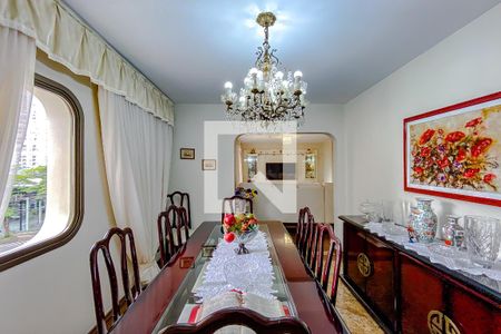 Apartamento à venda com 219m², 4 quartos e 3 vagasSala