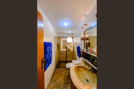 Apartamento à venda com 219m², 4 quartos e 3 vagasBanheiro da Suíte 2