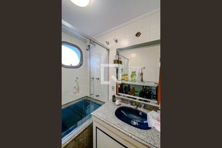 Apartamento à venda com 219m², 4 quartos e 3 vagasBanheiro da Suíte 1