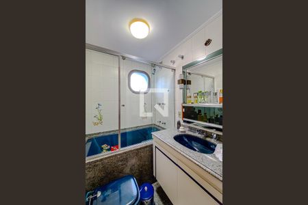 Apartamento à venda com 219m², 4 quartos e 3 vagasBanheiro da Suíte 1