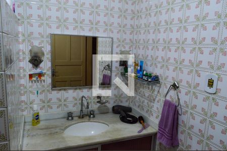 Casa de condomínio à venda com 240m², 4 quartos e 1 vagaBanheiro 1