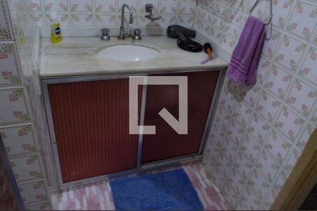 Casa de condomínio à venda com 240m², 4 quartos e 1 vagaBanheiro 1