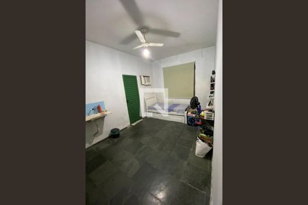 Casa de condomínio à venda com 240m², 4 quartos e 1 vagaSuíte