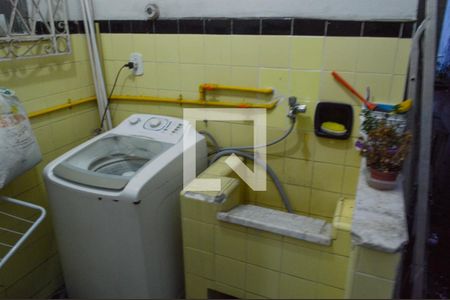 Casa de condomínio à venda com 240m², 4 quartos e 1 vagaÁrea de Serviço