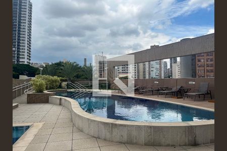 Apartamento à venda com 152m², 3 quartos e 3 vagas Apartamento à venda com 152m², 3 quartos e 3 vagasÁrea comum - Piscina