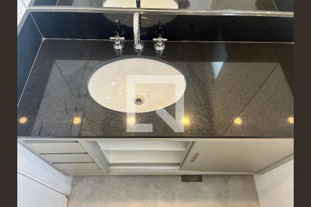 Apartamento à venda com 152m², 3 quartos e 3 vagas Apartamento à venda com 152m², 3 quartos e 3 vagasBanheiro da Suíte 1