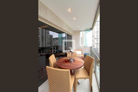 Apartamento à venda com 261m², 3 quartos e 2 vagasVaranda